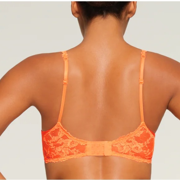 SKIMS Stretch Lace Unlined Demi Bra - Picture 4 of 8